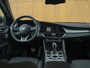 Alfa Romeo Giulia 2.0 T GME AWD Competizione Staat in loods klaar voor foto