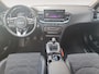Kia Ceed 1.0T Design Edition | Stoel en stuurverwarming | Dodehoek detectie | Navigatie | Camera | Apple carplay / Android Auto | JBL sound system |