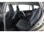 Toyota RAV4 2.5 Hybrid AWD Style | Trekhaak | Unieke Kilometerstand | Parkeersensoren | Elektrische Achterklep | Stoel/Stuurverwarming | 1650KG Trekvermogen |