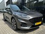 Ford Kuga 1.5 150 PK ST-Line X | ELEK. SCHUIF-/KANTELDAK| HEAD-UP DISPLAY| B&O SOUND| ADAPTIEVE CRUISE CONTROL| STUUR, STOEL, VOORRUIT EN ACHTERBANKVERWARMING| ALCANTARA SPORTSTOELEN| DODEHOEK DETECTIE| LED|