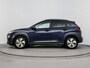 Hyundai Kona Electric EV COMFORT 64 kWh | PDC | 3 FASEN | WARMTEPOMP | CAMERA | CLIMA | CRUISE ADAPT. | NAVI | PRIVACY GLASS | DAKRAILING | APPLE CAR PLAY & ADROID AUTO |