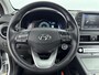 Hyundai Kona Electric EV COMFORT 64 kWh | SoH 97%! | PDC | 3 FASEN | WARMTEPOMP | CAMERA | CLIMA | CRUISE ADAPT. | NAVI | PRIVACY GLASS | DAKRAILING | APPLE CAR PLAY & ADROID AUTO | WLTP 481 KMS |