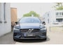 Volvo V60 T6 AWD Plug-in Hybrid Aut. Plus/Dark | Voor- en achter stoelen verwarmd | Head- up Display | Panorama dak | 360 graden camera | 19 inch lichtmetalen velgen | Nappa ledere bekleding | Extra getint glas achter | Apple Carplay/Android Auto |