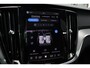 Volvo V60 T6 AWD Plug-in Hybrid Aut. Plus/Dark | Voor- en achter stoelen verwarmd | Head- up Display | Panorama dak | 360 graden camera | 19 inch lichtmetalen velgen | Nappa ledere bekleding | Extra getint glas achter | Apple Carplay/Android Auto |