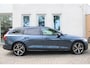 Volvo V60 T6 AWD Plug-in Hybrid Aut. Plus/Dark | Voor- en achter stoelen verwarmd | Head- up Display | Panorama dak | 360 graden camera | 19 inch lichtmetalen velgen | Nappa ledere bekleding | Extra getint glas achter | Apple Carplay/Android Auto |