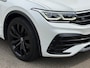 Volkswagen Tiguan 1.5 TSI 150pk DSG R-Line | Trekhaak | Camera | Carplay | 20 Inch | Elek. Achterklep | Rijklaar incl. garantie