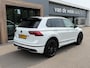 Volkswagen Tiguan 1.5 TSI 150pk DSG R-Line | Trekhaak | Camera | Carplay | 20 Inch | Elek. Achterklep | Rijklaar incl. garantie