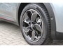 Alfa Romeo Junior ELETTRICA SPECIALE 156PK 54 kWh | WARMTEPOMP | TECHNOLOGIE PAKKET (O.A. FULL LED ADAPTIVE MATRIX KOPLAMPEN/DODEHOEK DETECTIE/DRAADLOZE TELEFOONLADER/ACHTERUITRIJ CAMERA/PARKEERSENSOREN VOOR, ACHTER,ZIJKANT) | DRAADLOZE APPLE CARPLAY/ANDROID AUTO | CLIMATE CONTROL | ELEKTRISCH BEDIENBARE ACHTERKLEP | STOEL VERWARMING | ELEKTRISCH BEDIENBARE VOORSTOEL MET MASSAGE FUNCTIE | VERKEERSBORDEN HERKENNING | ADAPTIVE CRUISE CONTROL | KEYLESS ENTRY/START | ALL SEASON BANDEN | LICHTMETALEN VELGEN 18" | NAVIGATIE | DAB+ RADIO |