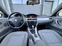 BMW 3-Serie 325i 218 pk | 6 CILINDER | LAGE KM NAP ! | AUTOMAAT | NIEUWSTAAT | UNIEK | TREKHAAK |