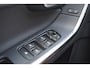 Volvo S60 1.6 T4 Momentum AUTOMAAT - Climate / Navi / Cruise / Parkeers. / Trekhaak / Lm velgen / NAP