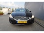 Volvo S60 1.6 T4 Momentum AUTOMAAT - Climate / Navi / Cruise / Parkeers. / Trekhaak / Lm velgen / NAP