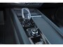 Volvo XC60 T6 Recharge AWD Plus Black Edition - Luchtvering - Panorama/schuifdak - IntelliSafe Assist & Surround - 360º Camera - Harman/Kardon audio - Adaptieve LED koplampen - Verwarmde voorstoelen, stuur & achterbank - Parkeersensoren voor & achter - Elektr. bedienb. voorstoelen met geheugen - Head up display - Draadloze tel. lader - Extra getint glas - Inklapbare trekhaak - 21' LMV