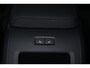 Volvo XC60 T6 Recharge AWD Plus Black Edition - Luchtvering - Panorama/schuifdak - IntelliSafe Assist & Surround - 360º Camera - Harman/Kardon audio - Adaptieve LED koplampen - Verwarmde voorstoelen, stuur & achterbank - Parkeersensoren voor & achter - Elektr. bedienb. voorstoelen met geheugen - Head up display - Draadloze tel. lader - Extra getint glas - Inklapbare trekhaak - 21' LMV