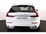 Volvo XC60 T6 Recharge AWD Plus Black Edition - Luchtvering - Panorama/schuifdak - IntelliSafe Assist & Surround - 360º Camera - Harman/Kardon audio - Adaptieve LED koplampen - Verwarmde voorstoelen, stuur & achterbank - Parkeersensoren voor & achter - Elektr. bedienb. voorstoelen met geheugen - Head up display - Draadloze tel. lader - Extra getint glas - Inklapbare trekhaak - 21' LMV