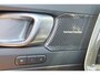 Volvo XC40 T5 Recharge Ultimate Dark - IntelliSafe Assist & Surround - 360º Camera - Harman/Kardon audio - Verwarmde voorstoelen & stuur - Parkeersensoren voor & achter - Elektr. bedienb. voorstoelen met geheugen links - Draadloze tel. lader - Extra getint glas - 19' LMV