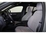 Volvo XC40 T5 Recharge Ultimate Dark - IntelliSafe Assist & Surround - 360º Camera - Harman/Kardon audio - Verwarmde voorstoelen & stuur - Parkeersensoren voor & achter - Elektr. bedienb. voorstoelen met geheugen links - Draadloze tel. lader - Extra getint glas - 19' LMV