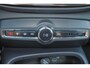 Volvo XC40 B4 Plus Dark - IntelliSafe Assist & Surround - Harman/Kardon audio - Parkeercamera achter - Verwarmde voorstoelen & stuur - Parkeersensoren voor & achter - Elektr. bedienb. voorstoelen met geheugen links - Draadloze tel. lader - Inklapbare trekhaak - 19' LMV