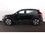 Volvo XC40 B4 Plus Dark - IntelliSafe Assist & Surround - Harman/Kardon audio - Parkeercamera achter - Verwarmde voorstoelen & stuur - Parkeersensoren voor & achter - Elektr. bedienb. voorstoelen met geheugen links - Draadloze tel. lader - Inklapbare trekhaak - 19' LMV