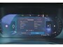 Volvo XC40 B4 Plus Dark - IntelliSafe Assist & Surround - Harman/Kardon audio - Parkeercamera achter - Verwarmde voorstoelen & stuur - Parkeersensoren voor & achter - Elektr. bedienb. voorstoelen met geheugen links - Draadloze tel. lader - Inklapbare trekhaak - 19' LMV