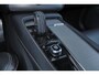 Volvo XC90 T8 Recharge AWD R-Design - Panorama/schuifdak - IntelliSafe Assist & Surround - 360º Camera - Harman/Kardon audio - Adaptieve LED koplampen - Verwarmde voorstoelen, stuur & achterbank - Parkeersensoren voor & achter - Elektr. bedienb. voorstoelen met geheugen - Draadloze tel. lader - Extra getint glas - Inklapbare trekhaak - 20' LMV