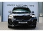 BMW X1 XDRIVE 30e M SPORT PRO | PANO | TREKHAAK | HARMAN KARDON | HEAD UP | 360 CAMERA | 19"| CARPLAY | SFEERVERLICHTING | ACC |