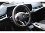 BMW X1 XDRIVE 30e M SPORT PRO | PANO | TREKHAAK | HARMAN KARDON | HEAD UP | 360 CAMERA | 19"| CARPLAY | SFEERVERLICHTING | ACC |