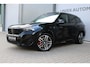 BMW X1 XDRIVE 30e M SPORT PRO | PANO | TREKHAAK | HARMAN KARDON | HEAD UP | 360 CAMERA | 19"| CARPLAY | SFEERVERLICHTING | ACC |