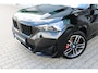 BMW X1 XDRIVE 30e M SPORT PRO | PANO | TREKHAAK | HARMAN KARDON | HEAD UP | 360 CAMERA | 19"| CARPLAY | SFEERVERLICHTING | ACC |