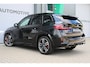 BMW X1 XDRIVE 30e M SPORT PRO | PANO | TREKHAAK | HARMAN KARDON | HEAD UP | 360 CAMERA | 19"| CARPLAY | SFEERVERLICHTING | ACC |