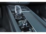 Volvo XC60 T8 Recharge AWD Ultra Black Edition Exec - Luchtvering - Panorama/schuifdak - IntelliSafe Assist & Surround - 360º Camera - Bowers & Wilkins audio - Adaptieve LED koplampen - Verwarmde voorstoelen, stuur & achterbank - Parkeersensoren voor & achter - Elektr. bedienb. voorstoelen met geheugen - Head up display - Draadloze tel. lader - Extra getint glas - 21' LMV