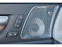 Volvo XC60 T8 Recharge AWD Ultra Black Edition Exec - Luchtvering - Panorama/schuifdak - IntelliSafe Assist & Surround - 360º Camera - Bowers & Wilkins audio - Adaptieve LED koplampen - Verwarmde voorstoelen, stuur & achterbank - Parkeersensoren voor & achter - Elektr. bedienb. voorstoelen met geheugen - Head up display - Draadloze tel. lader - Extra getint glas - 21' LMV