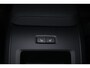 Volvo XC60 T8 Recharge AWD Ultra Black Edition Exec - Luchtvering - Panorama/schuifdak - IntelliSafe Assist & Surround - 360º Camera - Bowers & Wilkins audio - Adaptieve LED koplampen - Verwarmde voorstoelen, stuur & achterbank - Parkeersensoren voor & achter - Elektr. bedienb. voorstoelen met geheugen - Head up display - Draadloze tel. lader - Extra getint glas - 21' LMV