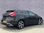 Volvo V40 1.5 T3 Polar+ Sport | R-Design | Trekhaak | Achteruitrijcamera | Parkeersensoren | Harman Kardon Audio | Panoramadak | Keyless Entry | LED Koplampen | Navigatie