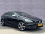 Volvo V40 1.5 T3 Polar+ Sport | R-Design | Trekhaak | Achteruitrijcamera | Parkeersensoren | Harman Kardon Audio | Panoramadak | Keyless Entry | LED Koplampen | Navigatie