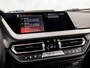 BMW 1-Serie 118i M Sport High Executive Automaat (KUIPSTOELEN, M PAKKET, APPLE CARPLAY, CAMERA, LEDER, SPORTSTOELEN, STOELVERWARMING, CRUISE, NIEUWSTAAT)