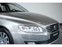 Volvo V70 D3 Classic Edition | Dealer onderhouden | Lederen bekleding | Bi-xenon met adaptieve verlichting | Verwarmbare voorruit | Verwarmbare voorstoelen | Noodreservewiel | Elektrisch bedienbare achterklep | Parkeerverwarming | Volvo On Call |