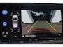 Volkswagen Golf 1.5 eTSI R-Line Business 150PK / 110kW DSG, LED Matrix (IQ.Lights), dynamische grootlichtassistent (dynamic light assist), panoramadak, verwarmbare voorstoelen, verwarmbaar multifunctioneel lederen stuurwiel, adaptieve cruise control (acc), achteruitrijcamera (rear view), parkeersensoren voor en achter (pdc), Apple Carplay & Android Auto, 17" 'Valencia' LMV, elektrisch verstel- en verwarmbare buitenspiegels, DAB+, sfeerverlichting, draadloze telefoon lader, R-Line in- en exterieur etc.
