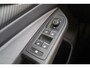 Volkswagen Golf 1.5 eTSI R-Line Business 150PK / 110kW DSG, LED Matrix (IQ.Lights), dynamische grootlichtassistent (dynamic light assist), panoramadak, verwarmbare voorstoelen, verwarmbaar multifunctioneel lederen stuurwiel, adaptieve cruise control (acc), achteruitrijcamera (rear view), parkeersensoren voor en achter (pdc), Apple Carplay & Android Auto, 17" 'Valencia' LMV, elektrisch verstel- en verwarmbare buitenspiegels, DAB+, sfeerverlichting, draadloze telefoon lader, R-Line in- en exterieur etc.