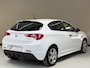 Alfa Romeo Giulietta 1.4 Turbo, 120Pk, 2016, 2de eigenaar, Volledig leder, Climate control, Cruise control, Parkeersensoren, Automatische verlichting, Bluetooth audio,