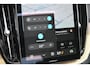 Volvo XC60 T6 Plug-in hybrid AWD Ultra Dark | Trekhaak | Panoramadak | Head up display | 360 graden camera | Verwarmbare voorstoelen stuurwiel en achterbank | Premium audio by Harman Kardon |