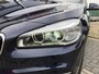 BMW 2-Serie Active Tourer 218i 136PK AUTOM. H.E. : LEER/PANO/HUD NAVI/LED/KEYLESS/2xPDC/ - 2E.EIG - NL AUTO - KM=NAP -