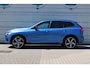 Volvo XC60 T8 Automaat Twin Engine AWD R-Design | Achteropkomend verkeer waarschuwing | Apple Carplay & Android Auto | Autonomous Emergency Braking | Bots herkenning en activatie | Electronic climate controle | Kunstlederen interieurdelen | Extra getint glas