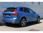 Volvo XC60 T8 Automaat Twin Engine AWD R-Design | Achteropkomend verkeer waarschuwing | Apple Carplay & Android Auto | Autonomous Emergency Braking | Bots herkenning en activatie | Electronic climate controle | Kunstlederen interieurdelen | Extra getint glas