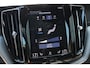 Volvo XC60 T8 Automaat Twin Engine AWD R-Design | Achteropkomend verkeer waarschuwing | Apple Carplay & Android Auto | Autonomous Emergency Braking | Bots herkenning en activatie | Electronic climate controle | Kunstlederen interieurdelen | Extra getint glas