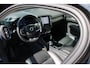 Volvo XC40 2.0 B4 Plus Dark | Achteropkomend verkeer waarschuwing | Apple Carplay & Android Auto | Autonomous Emergency Braking | Bots herkenning en activatie | Cruise control adaptief met Stop&Go en stuurhulp | Dodehoekdetectie met correctie | Electronic climate controle