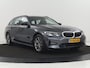 BMW 3-Serie 320i Executive Edition | Sport Line | Trekhaak | Harman/Kardon | Sfeerverlichting | Carplay | Half leder | Live Cockpit | Parkeerhulp | Navigatie | Climate control | Full LED | Bluetooth | Cruise control
