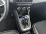 Renault Captur 1.3 mild hybrid 140Pk Techno | Navigatie | Parkeersensoren Voor en Achter & Achteruitrijcamera | Apple Carplay/Android Auto | Cruise Control | Climate Control | Lederen/Stof Bekleding | LED Koplampen | Lichtmetalen Velgen |