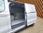 Ford Transit Custom Dubbel Cab. Grey Platinum | Leer | Spoilerpakket | Striping | AGR | Zwarte Accenten | Excl. sierstrippen carrosseriezijde