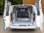 Ford Transit Custom Dubbel Cab. Grey Platinum | Leer | Spoilerpakket | Striping | AGR | Zwarte Accenten | Excl. sierstrippen carrosseriezijde