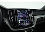 Volvo XC60 2.0 T6 Plug-in hybrid AWD Plus Dark | Prijs rijklaar | Pano | H&K Audio | Trekhaak | Elek. verstelbare sportstoelen| 21" |